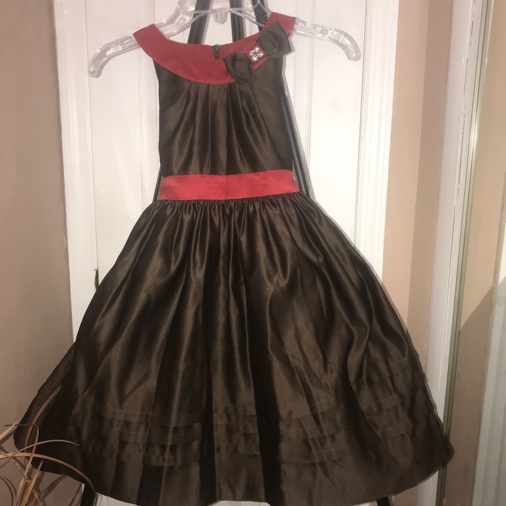 Fancy Brown /Red Trim Dress Size 6